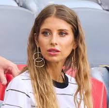 Dec 07, 2020 · beruflich ist die moderatorin stets glamourös unterwegs, doch privat mag es laura wontorra natürlich. Cathy Hummels Die Schonsten Looks Ihrer Schwangerschaft Gala De