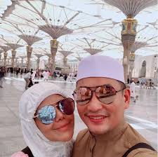 See more of dato' ac mizal on facebook. Bergelar Ibu 2 Anak Datin Emylia Makin Cantik Bahagia Di Sisi Dato Ac Nona