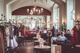 Wien mit seiner legendären kaffeehauskultur war ausgangspunkt für diese ära und tradition. Freizeit Guide Die 20 Schonsten Kaffeehauser In Wien Der Varta Fuhrer
