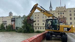 Köprü, inn nehrini her iki yönde 30 km wasserburg, rosenheim bölgesi ile birleştiği 1972 yılına kadar kendi başına bir bölge başkentiydi. Inn Pegel Steigt Hochwasser Gefahr Fur Wasserburgs Altstadt Region Wasserburg