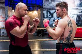 Do pierwszej edycji turnieju gromda fight club zgłosiło się ponad 200 przedstawicieli różnych sztuk walki. Gromda 2 Mateusz Kubiszyn Peka Reka Peka Szczeka Sport