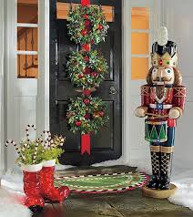 Top 40 Christmas Door Decoration Ideas From Pinterest Christmas Celebration All About Christmas Outdoor Christmas Outdoor Christmas Decorations Christmas Decorations