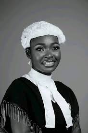 🎓 Commencement is just one week away! Today we're celebrating 3L Mackenzie  Walter—winner of our Syracuse Law branded diploma frame raffle. Mackenzie  earned this prize by attending over four "Jump Start to