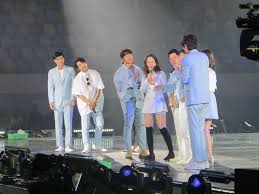 Cobalah keberuntungan anda dengan menonton episode running man paling ngakak ini dan uji seberapa kuat anda dalam menghentikan diri anda. Running Man Sukses Bikin Penonton Istora Ngakak Di Fanmeeting Mereka Semua Halaman Cewekbanget