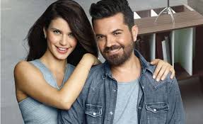 Doğulu yıllın belli bölümlerini eşi beren saat ile orada geçiriyor. Beren Saat Ile Kenan Dogulu Yeni Ev Bakiyor Emlak Gundemi Emlak Bilgi Ve Haber Merkezi