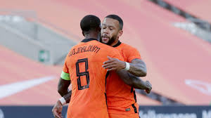 Denzel dumfries beats jadon sancho to a header in the nations league semiscredit: Netherlands 3 2 Ukraine Denzel Dumfries Grabs Late Winner To Spare Dutch Blushes In Group C At Euro 2020 Eurosport