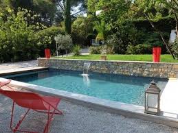 Piscine Beton Enterree Lame D Eau Volet De Securite Immerge Margelles En Pierre Naturelle Escalier 3 Marches Mur Swiming Pool Swimming Pools Outdoor Decor