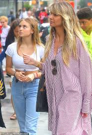 Her mother's and father's names are heidi klum and flavio briatore, respectively. Heidi Klum Says Her Mini Me Daughter Leni 16 Is Interested In Modeling Daily Mail Online