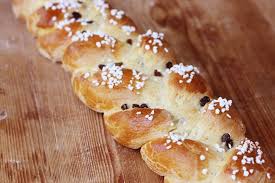 Der Beste Hefezopf Schritt Fur Schritt Anleitung Feinschmeckerle Foodblog Reiseblog Stuttgart Reutlingen Schwabische Alb In 2020 Bester Hefezopf Hefezopf Lebensmittel Essen