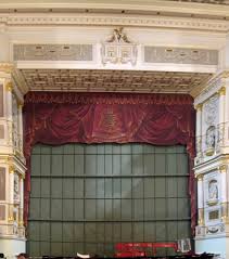 Der eiserne vorhang ist eine brandschutzeinrichtung aus der bühnentechnik. Eiserner Vorhang Theater Wikipedia