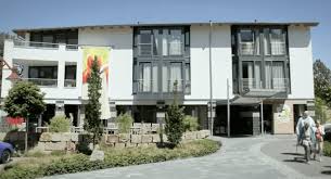 Gelangen sie über den hausflur in ihre wohnung. Image Video Von 2009 Mittendrin Im Kalletal