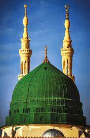 Dari bawah, kubah tersebut berbentuk persegi empat, sedangkan dari atas berbentuk persegi delapan. Kubah Masjid Nabawi Berwarna Hijau