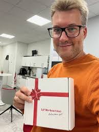 Angela Kettler's Instagram, Twitter & Facebook