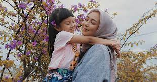 Hak penjagaan anak tersebut akan diberikan kepada yang beragama islam. Peguam Syarie Ini Kongsi Mengapa Hak Penjagaan Anak Sentiasa Dipihak Ibu