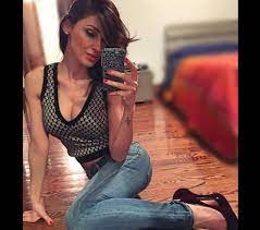 Sempre bellissima e in perfetta forma, la cantante, tra. Foto Anna Tatangelo In Lingerie Su Instagram