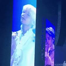 You won't expect how surprising kim tae hyung (bts v) response to army crying at bts fansign event. Bts V Is Attracting Great Attention From The Whole World When Crying On Stage Kbizoom