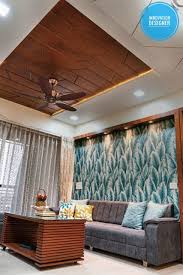 For this living room, a white ceiling is used where the floor is brown and in the other section which has a white floor, a this ceiling is simple in design so that it doesn't take the attention from the beauty in the room, like the beautiful wallpaper and the indoor plants. Drawing Room Bedroom False Ceiling Design Ceiling Design Living Room False Ceiling Living Room