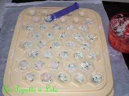 Feuilletes Aux Noix De Petoncle Et Beurre D Escargot Raviole Party Tupperware La Popotte A Lolo Beurre D Escargot Noix De Petoncle Recette Apero Tupperware