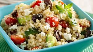 Los granos están cubiertos de saponina, una sustancia natural cierto día que tenía mucho lío en la cocina pensé en no complicarme y preparé la quinoa como si estuviera cociendo pasta. Quinoa Salad With Tomatoes Cucumbers And Cheese Recipe Quericavida Com