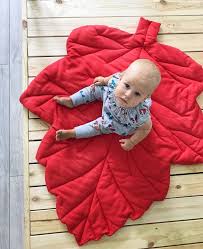 Maple Leaf Play Mat Red Baby Play Mat Leaf Mat Mat For Etsy Dekorativnye Divannye Podushki Detskie Kovry Detskie Pokryvala