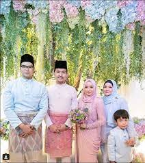 Sebelum ini, pelakon dan penerbit datuk ziela jalil berkongsi berita gembira tentang anak perempuannya puteri julia nabilah. Foto Cantik Anak Ziela Ni Macam Mak Dia Juga Sekitar Majlis Pertunangan Anak Ziela Jalil Bertemakan Floral Kisah Dunia