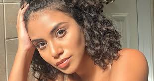 If you're blessed with curls, this is precisely why you should know that hair styling begins once you step into the shower, not when you get out. 3 Reasons To Style Your Hair In The Shower Naturallycurly Com