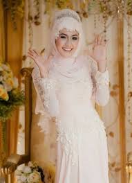 Desain baju pengantin adalah kumpulan desain baju pengantin untuk menyampaikan desain baju pengantin kepada semua orang. Contoh Baju Gaun Pengantin Muslim Islami Syar I Terbaru 2016 Pengantin Muslim Gaun Pengantin Muslim Gaun Pengantin