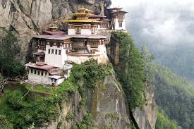 Ein wallfahrtsort für gläubige buddhisten ist die stupa national memorial chorten. Bhutan Rundreise Zu Den Top Highlights Lebenswert Thailand Gmbh