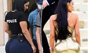Kim Kardashian-esque French policewoman goes viral | Daily Mail Online