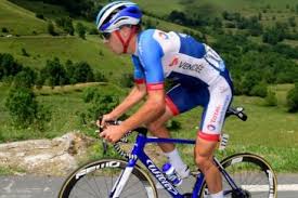 Ob online von zu hause aus, mobil von unterwegs oder persönlich beraten in unseren. Cyclisme Giro 2020 Total Direct Energie Renonce A Son Invitation Sport 365