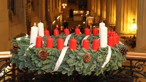 Ihr licht steht für liebe, freude und festlichkeit. Wieso Wir Im Advent Kerzen An Einem Kranz Anzunden Br24