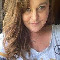 Melanie Clements's Instagram, Twitter & Facebook