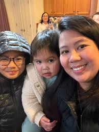 Maligayang Pasko 🎅🏼 🎄 🇵🇭 Our yearly photo with Lola and her favorite  great grandchild — and the other apos (grandchildren)