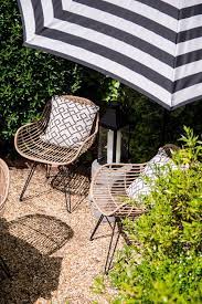 Modern Outdoor Dining Table And Wicker Chairs Patio Furniture On Thou Swell Thouswellblog Patio Design Patio Outdoor Dining Table