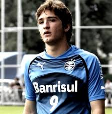 Он играет на позиции правый защитник. Mario Fernandes Stal Igrokom Cska Fan Klub Pfk Cska Moskva