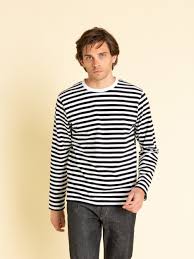 From cozy cashmere cardigans to sparkly sweaters, our season knitwear collection has options that work for day and night. Black And White Long Sleeves Striped Coulos T Shirt