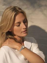 For men, the rules for wearing bracelets are somewhat different. Which Arm Does A Woman Wear Her Watch On Baunat