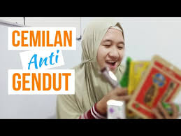 Penderita maag harus selalu siap sedia camilan untuk mencegah maag kambuh hingga menyebabkan sakit perut. Cemilan Diet Anti Gendut Tips Diet Sehat Dan Cepat Youtube