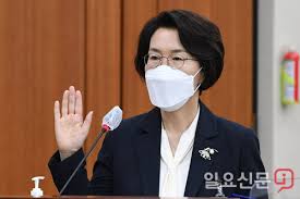 野 임혜숙 후보자는 '여자 조국'…레임덕 불지를 의혹 종합세트, 임혜숙·박준영·노형욱 '임명 불가' 자진사퇴 촉구 野 임혜숙은 낙마 1순위 해외출장 자녀동반은 '엄마 찬스' 제자 논문 표절 의혹에. 7hp7hcchqdor5m