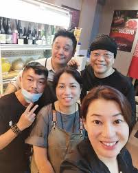 Quán cà phê của nam ca sĩ Hong Kong bị đập phá ngày khai trương