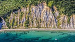 Ein slowenien urlaub am meer bietet ihnen auf engstem raum grandiose strände, historische städte und vor allem jede menge spaß in und auf dem wasser. Strande Portoroz Piran