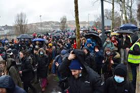 Notre pays vit un moment particulièrement dangereux. Marche Des Libertes Les Teufeurs Ambiancent Le Cortege Lyonnais
