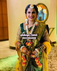 Fresh flower jewellery contents below ornaments : Flower Jewellery For Dohale Jevan Baby Shower Haldi Mehendi Sukanya