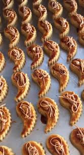 Once done keep in the fridge overnight, cut on the next daykami bikin di pantry office saja ni. Ada Peminat Jalinan Keju Kek Buah Kukus Jajan Biskut