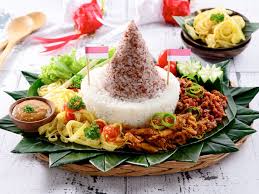 Selain dapat dengan berbagai jenis lomba, perayaan kemerdekaan ri kali ini bisa dengan sajian nasi tumpeng 17 agustus yang unik dan menarik. 7 Makanan Khas 17 Agustus Hari Kemerdekaan Indonesia Indozone Id