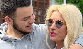 I love you more than anything. Aggelos Latsios H Allagh Sthn Emfanish Toy Kai Oi Tryferes Fwtografies In Gr