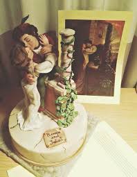 Food can also be prepared in fantastic and amazing ways, such as elaborately decorated wedding cakes or intricately arranged sushi. Romeo And Juliet Cake By Torte Decorate Di Stefy By Cakesdecor