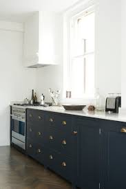 Cuisine Bleu Gris Canard Ou Bleu Marine Code Couleur Et Idees De Deco Armoires De Cuisine Bleues Cuisines Design Cuisine Marine