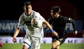 Ingresá en la sección de gimnasia y esgrima la plata. B A Gw6rk6dm4m