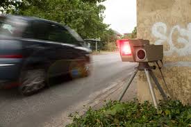 Ich habe gerade sooo angst schon wieder geblitzt worden zu sein, mein auto ist auf meinen dad gemeldet und der war letztes mal schon so sauer, ich weiß, ich hätte daraus lernen sollen, aber ich war so in gedanken, war auf dem rückweg vom krankenhaus, mein freund wurde heute eingeliefert. Mobile Blitzer Welche Arten Mobiler Messgerate Gibt Es